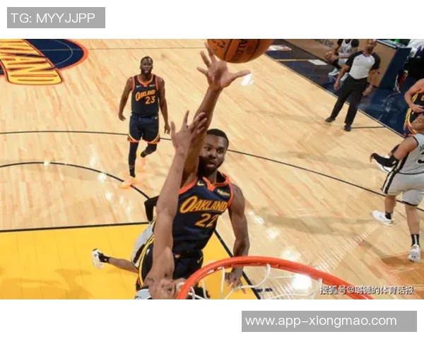 理查兹半场表现抢眼5中3斩获7分助攻1次正负值高达16分