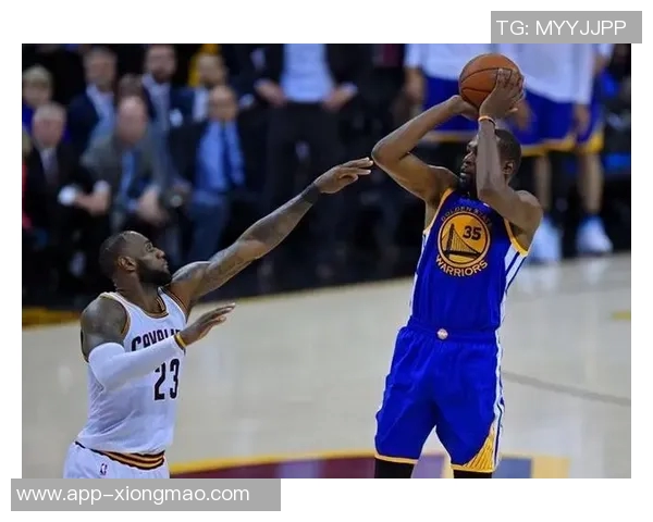 KD本赛季场均上场时间达到369分钟排名联盟第三仅次于马克西和阿门